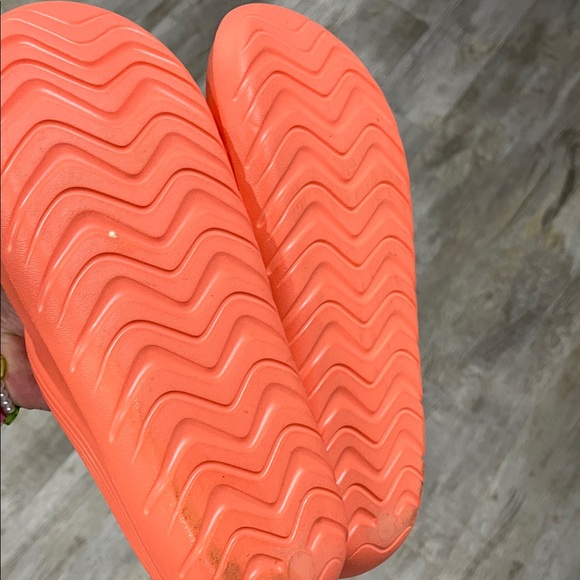 Adidas flip-flops 🩴 sandals size mens 7 Vibrant Orange Flip Flops - Picture 8 of 10